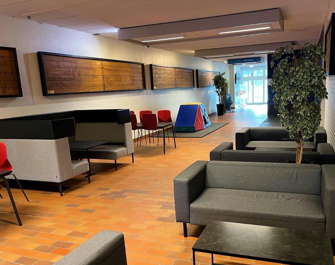 Hostel Idraetscenter - - *